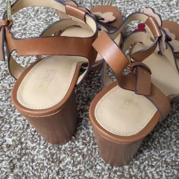 Michael Kors 'Kit' Flower Leather Stacked Heels, Size 8.5 - Picture 5 of 8